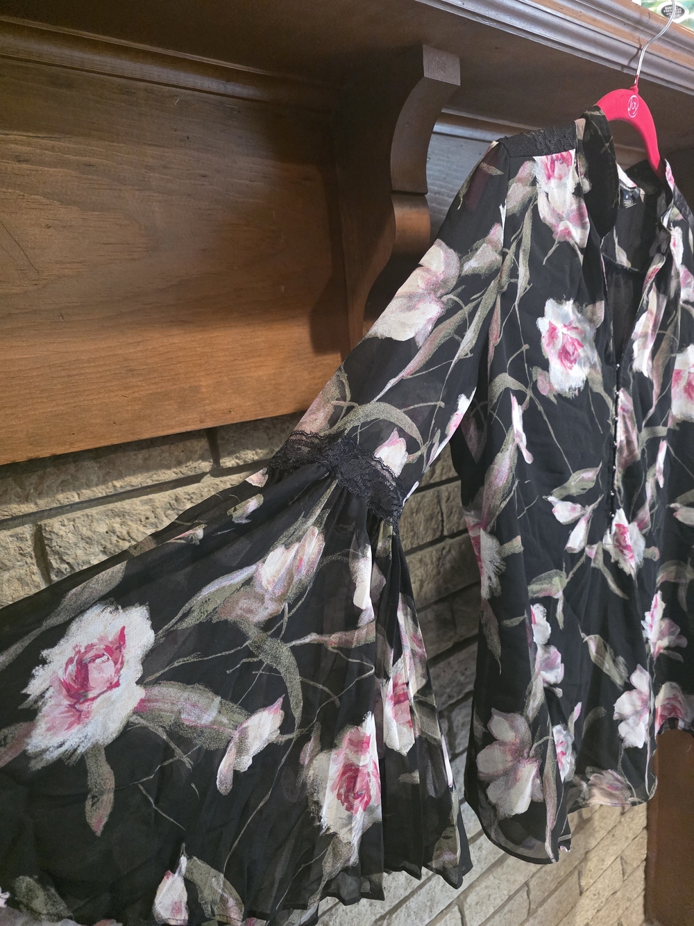 White House Black Market Black Floral Split-Neck Bell Sleeve Top - Picture 4 of 6